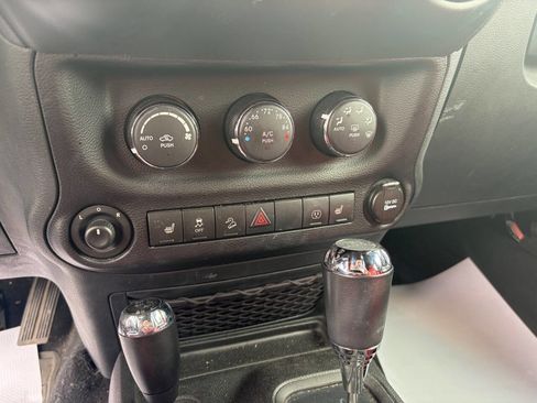 Used 2017 Jeep Wrangler Unlimited Rubicon AWD/4WD image 21