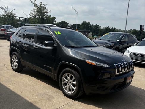 Used 2016 Jeep Cherokee Sport image 1