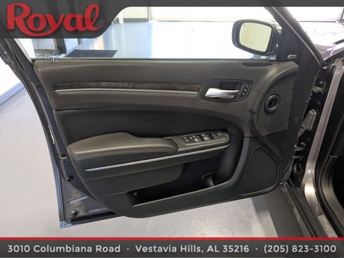 Used 2018 Chrysler 300 Limited image 14
