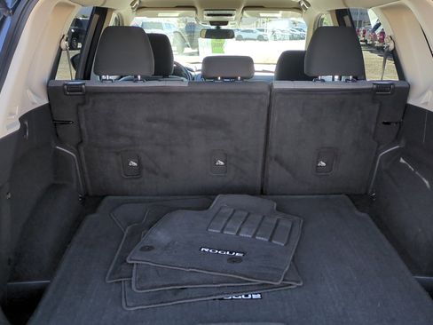 Used 2021 Nissan Rogue SV image 28