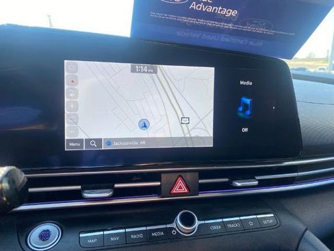 Used 2024 Hyundai Elantra SEL w/ Convenience Package image 19