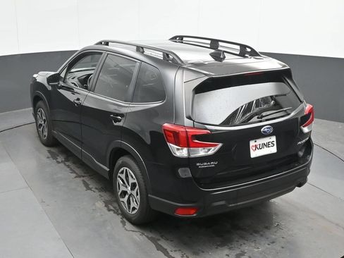 Used 2022 Subaru Forester Premium AWD/4WD image 39