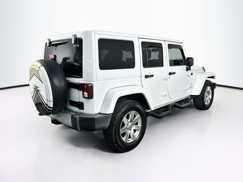 Used 2015 Jeep Wrangler Unlimited Sahara w/ Connectivity Group AWD/4WD image 9