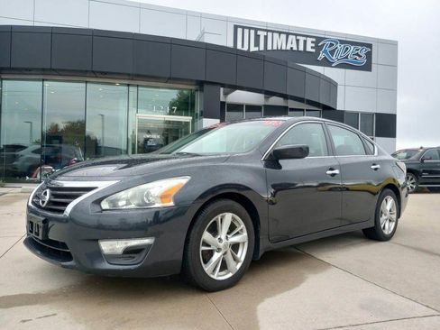 Used 2014 Nissan Altima 2.5 SV image 1