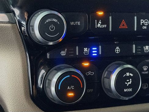 Used 2019 RAM 1500 Laramie AWD/4WD image 24