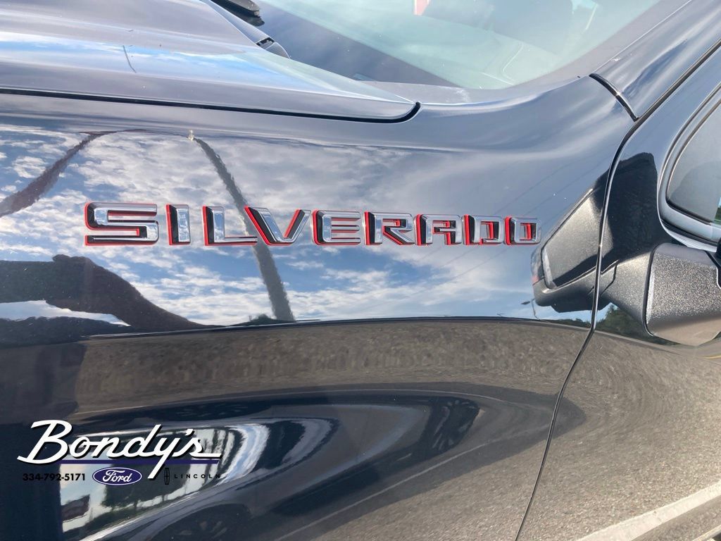 Used 2022 Chevrolet Silverado 1500 RST w/ Redline Edition RWD image 3