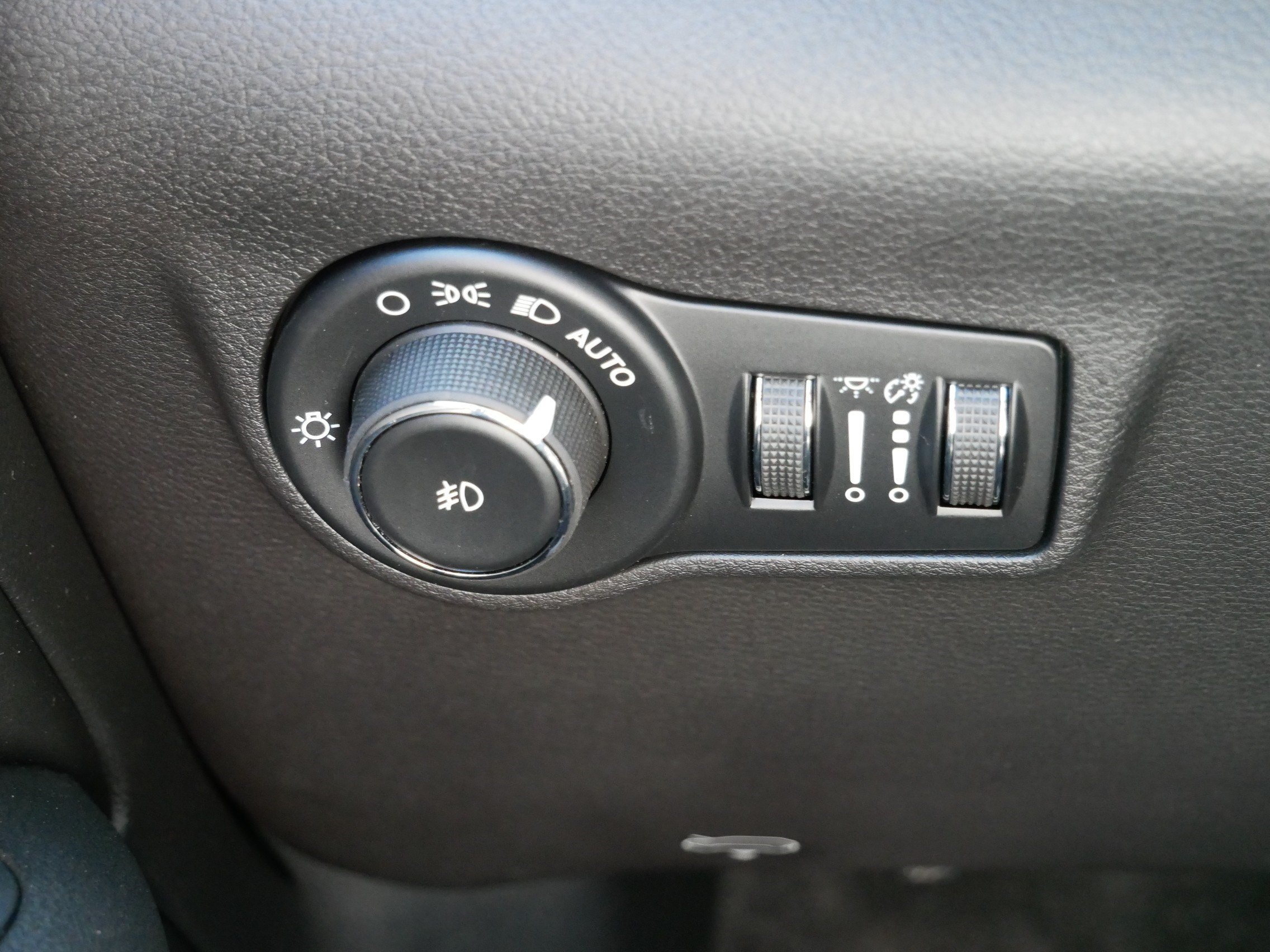 New 2026 Jeep Compass Latitude AWD/4WD image 18