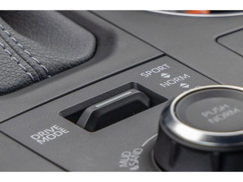 Used 2023 Toyota Highlander XSE image 29