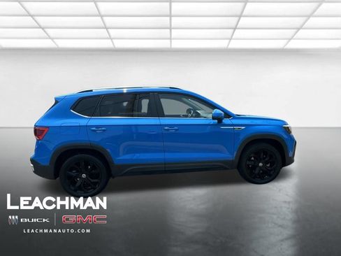 Used 2022 Volkswagen Taos SE FWD image 8