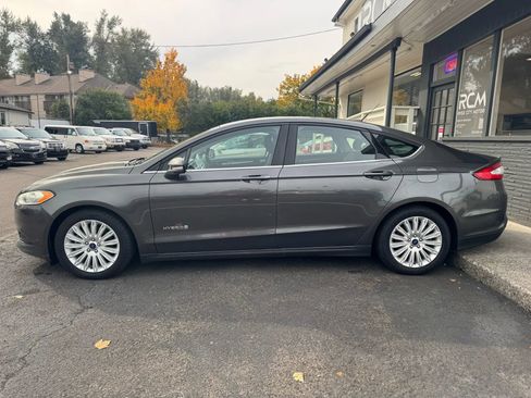 Used 2015 Ford Fusion SE image 4