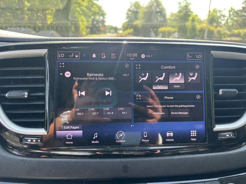 Used 2022 Chrysler Pacifica Touring-L FWD image 22