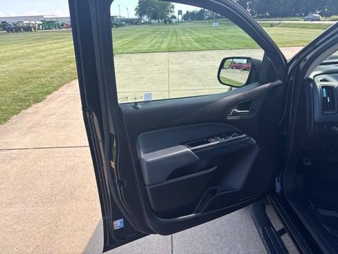 Used 2017 Chevrolet Colorado Z71 w/ Z71 Midnight Edition AWD/4WD image 11