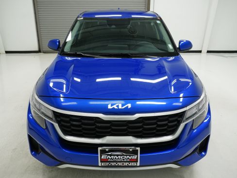 Used 2023 Kia Seltos LX AWD/4WD image 2