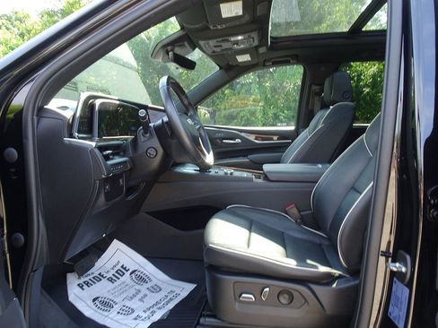 Used 2022 Cadillac Escalade ESV Premium Luxury AWD/4WD image 8