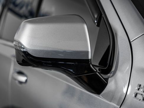 Used 2024 Chevrolet Tahoe High Country image 17