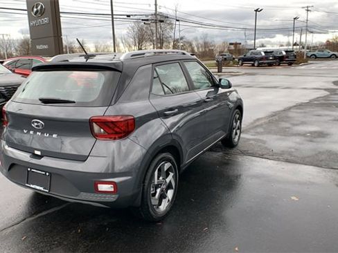 Certified 2025 Hyundai Venue Limited image 5