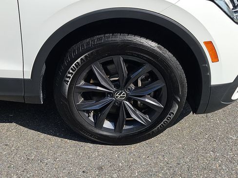 Certified 2022 Volkswagen Tiguan SE AWD/4WD image 10