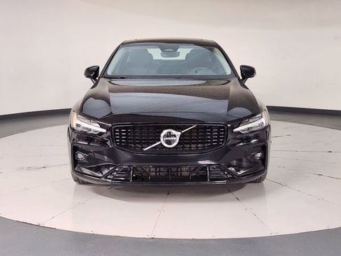 Used 2024 Volvo S60 B5 Core image 9