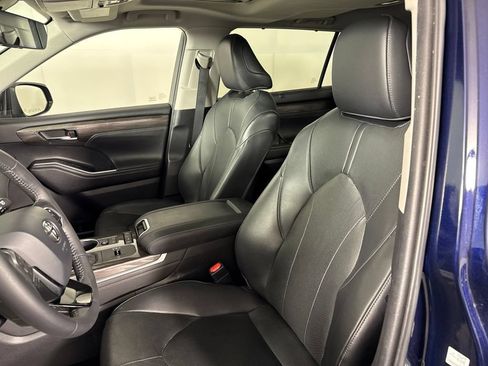 Used 2020 Toyota Highlander Limited FWD image 16
