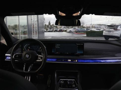 Used 2024 BMW 740i image 15