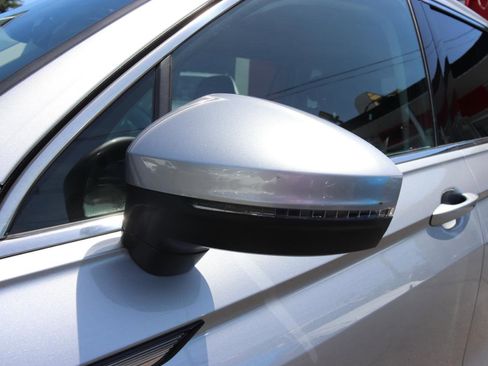 Used 2024 Volkswagen Tiguan SE FWD image 62