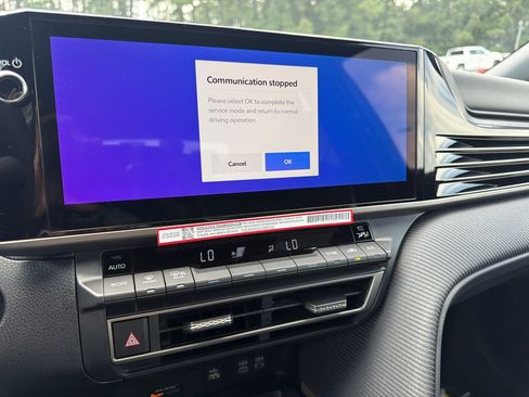 New 2026 Toyota Camry Hybrid w/ Multimedia Upgrade Package FWD image 33