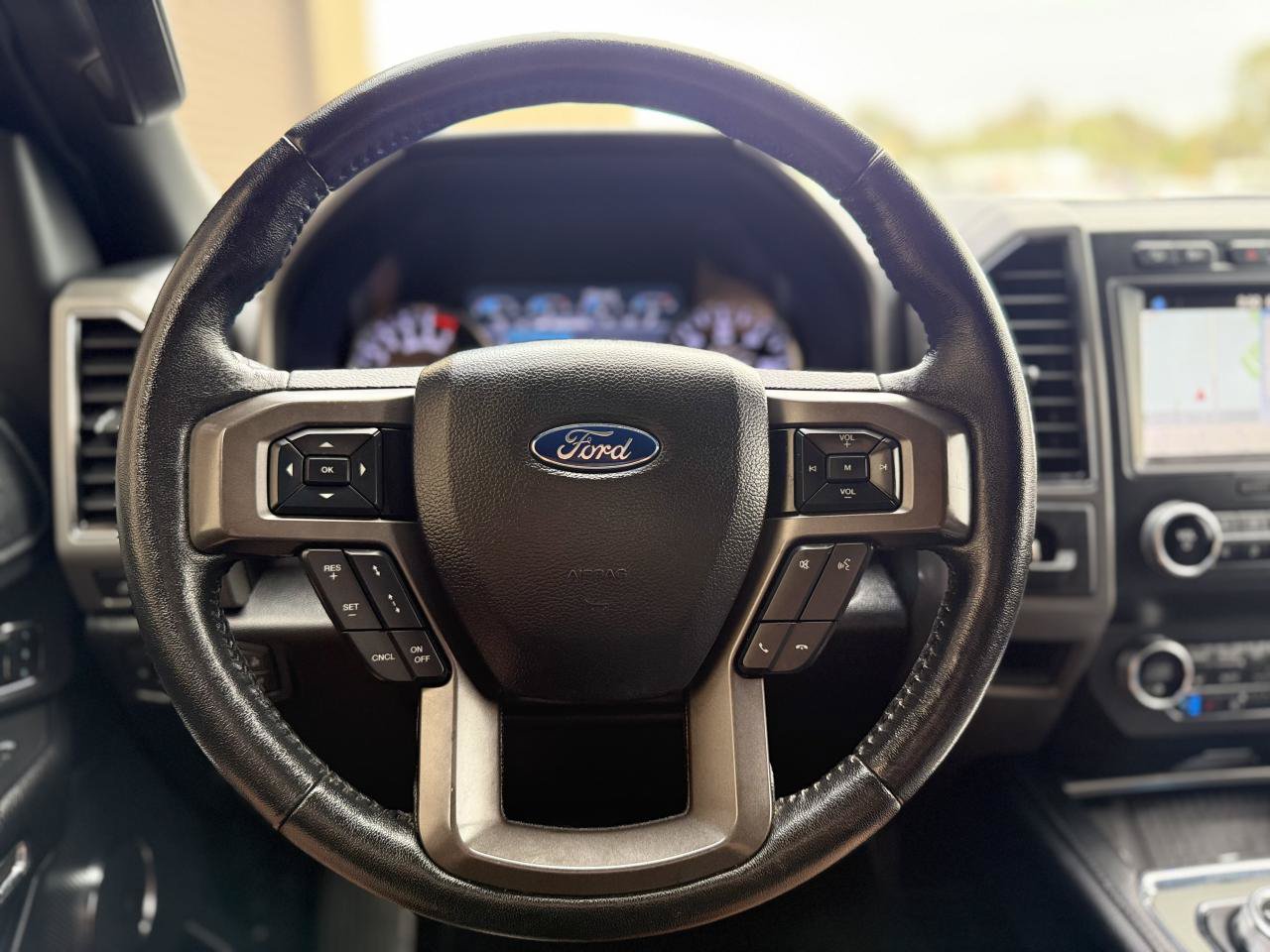 Used 2019 Ford Expedition XLT w/ Equipment Group 202A AWD/4WD image 21