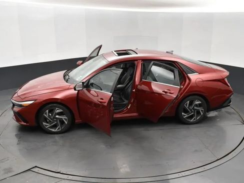Used 2024 Hyundai Elantra Limited FWD image 7