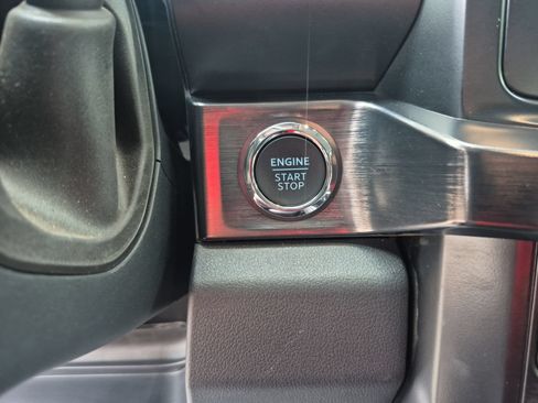 Used 2025 Ford F250 Lariat AWD/4WD image 17