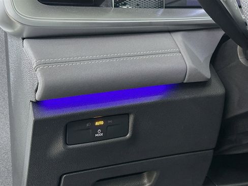 New 2026 Volkswagen Tiguan SE R-Line image 10