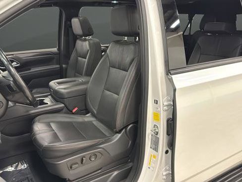 Used 2022 Chevrolet Suburban RST w/ Luxury Package AWD/4WD image 9