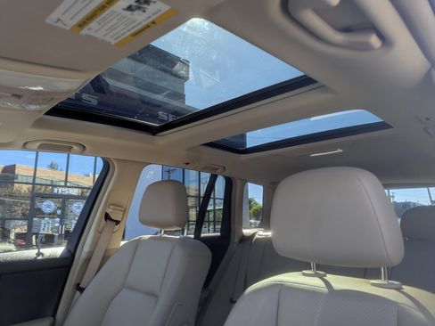 Used 2010 Mercedes-Benz GLK 350 4MATIC image 30