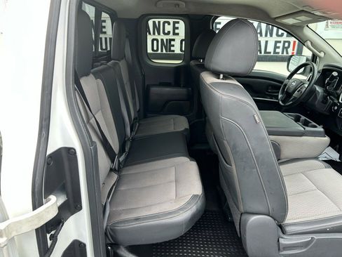 Used 2019 Nissan Titan S image 24