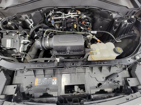 Used 2023 Ford Explorer XLT w/ Equipment Group 202A AWD/4WD image 9