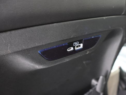 Used 2024 Chrysler Pacifica Touring-L FWD image 35