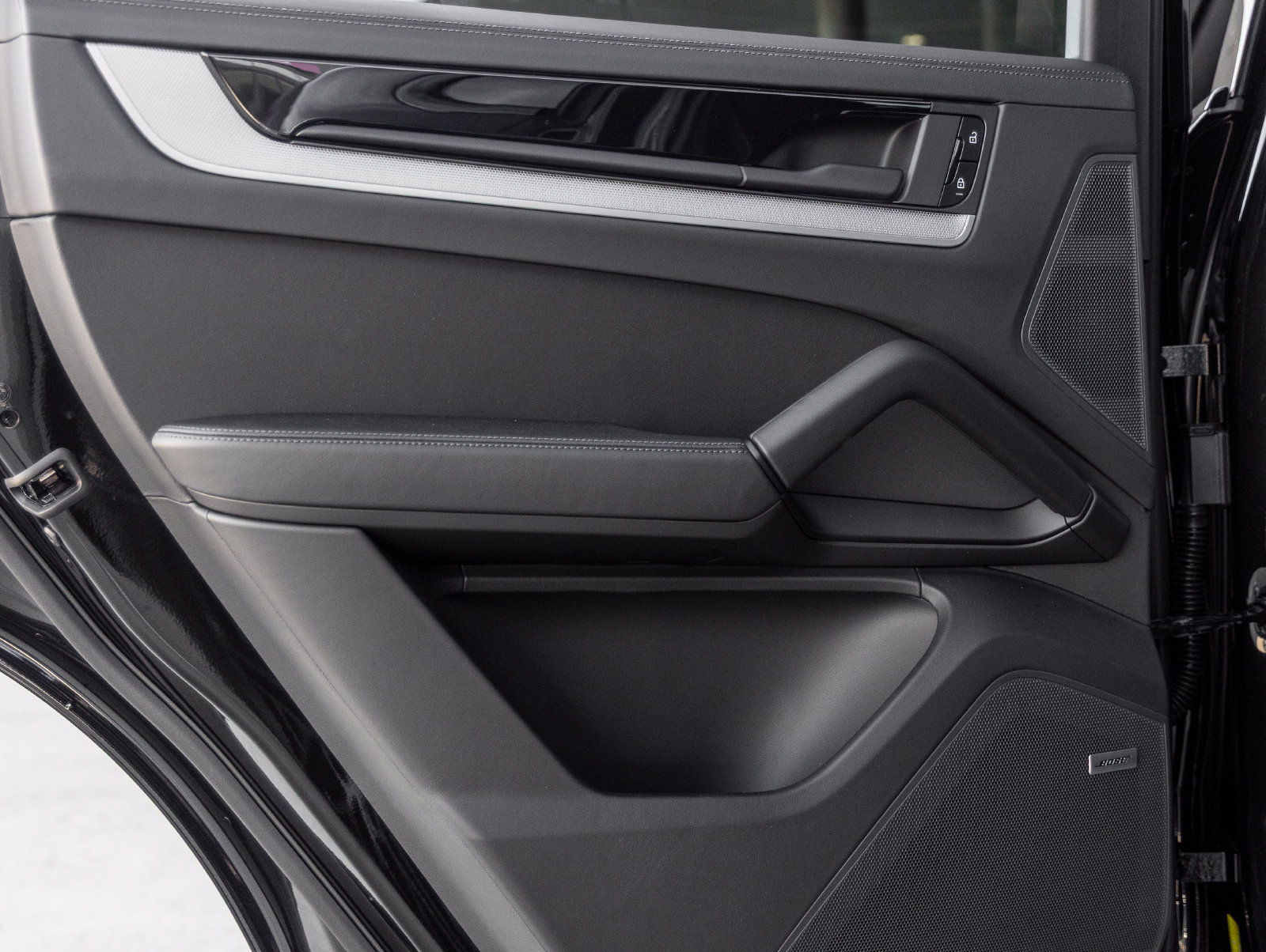 Certified 2026 Porsche Cayenne E-Hybrid Coupe AWD/4WD image 31
