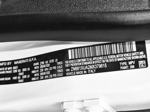 Used 2021 Maserati Levante image 18