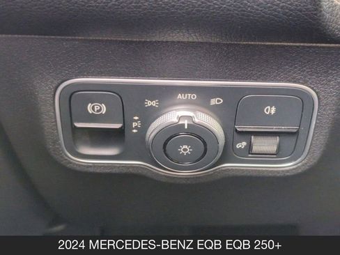 Used 2024 Mercedes-Benz EQB 250+ image 23