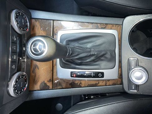 Used 2010 Mercedes-Benz GLK 350 4MATIC image 17
