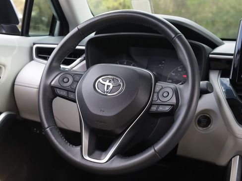 Used 2023 Toyota Corolla Cross LE image 6