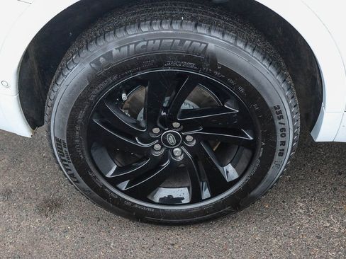 Used 2025 Land Rover Discovery Sport S image 13