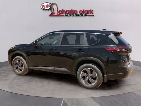 Used 2026 Nissan Rogue SV FWD image 2