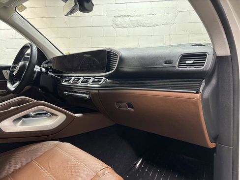 Used 2024 Mercedes-Benz GLS 450 4MATIC image 27