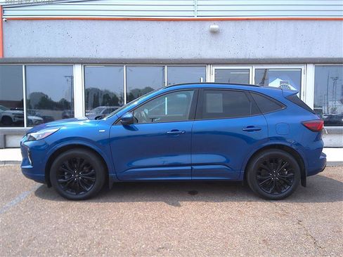 Used 2023 Ford Escape ST-Line Elite w/ Premium Technology Package AWD/4WD image 2