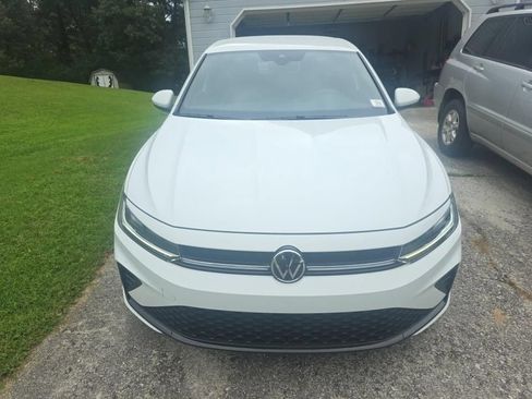 Used 2026 Volkswagen Jetta SE FWD image 2
