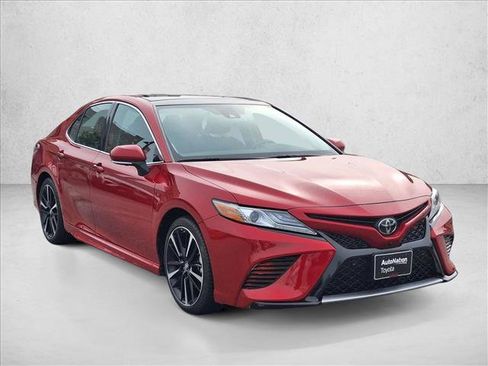 Used 2019 Toyota Camry XSE image 4