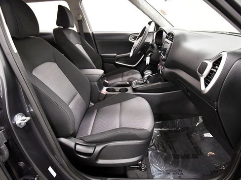 Certified 2025 Kia Soul LX w/ LX Technology Package FWD image 17