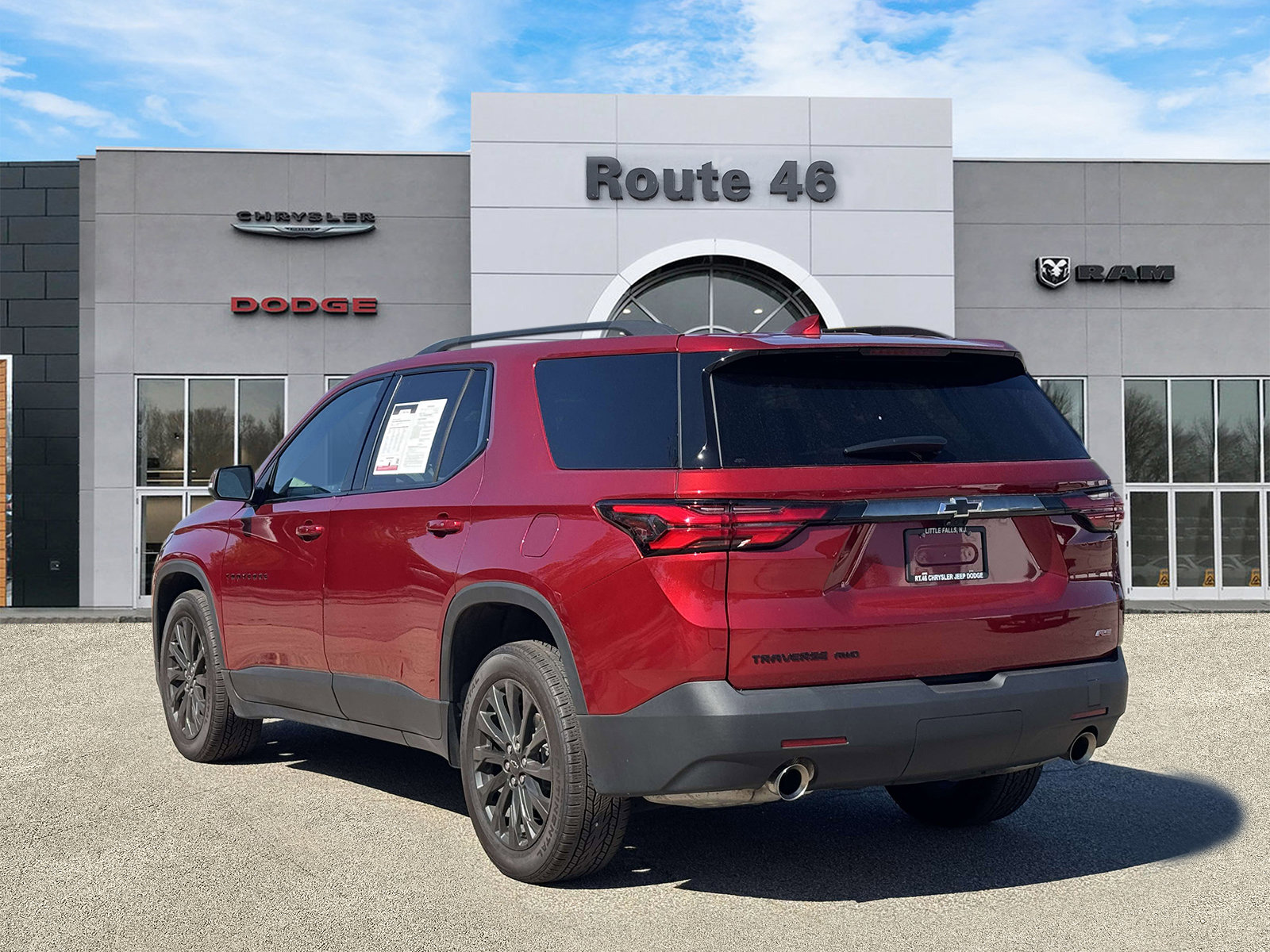 Used 2023 Chevrolet Traverse RS AWD/4WD image 2
