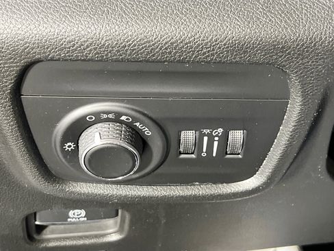 Used 2023 Jeep Grand Cherokee Altitude AWD/4WD image 10