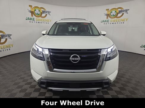 Used 2024 Nissan Pathfinder SL w/ SL Premium Package image 3